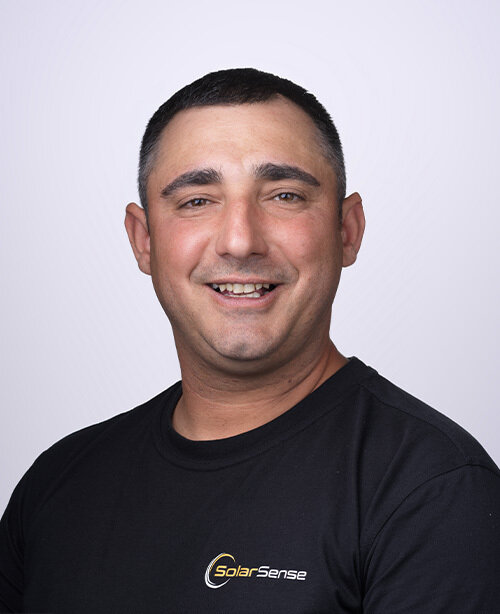 Portrait von Gustav Doza, Solar Installateur bei SolarSense AG